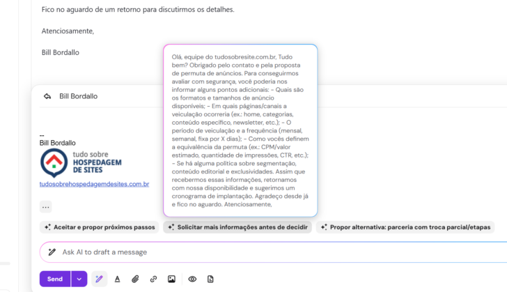 Sugestões de resposta a um e-mail, feitas pelo assistente de IA Kodee no e-mail profissional da Hostinger